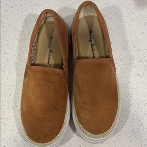 Tommy Bahama Women’s Tan Suede Slip-Ons
